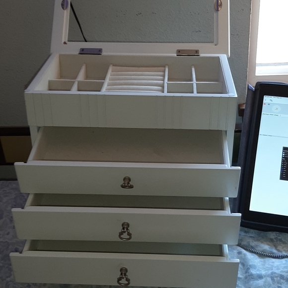 Jewelry box - Picture 3 of 3